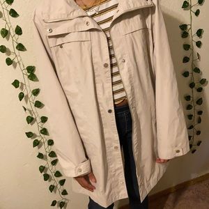 CREAM LONDON FOG RAIN COAT